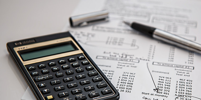 8 Differences Between Accounting and Bookkeeping 