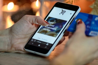 Top Sectors Driving the Growth of E-commerce in Oman